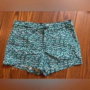 Gap heart pattern shorts size 6
